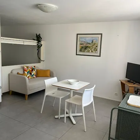 Grand Vue Sur La Piscine